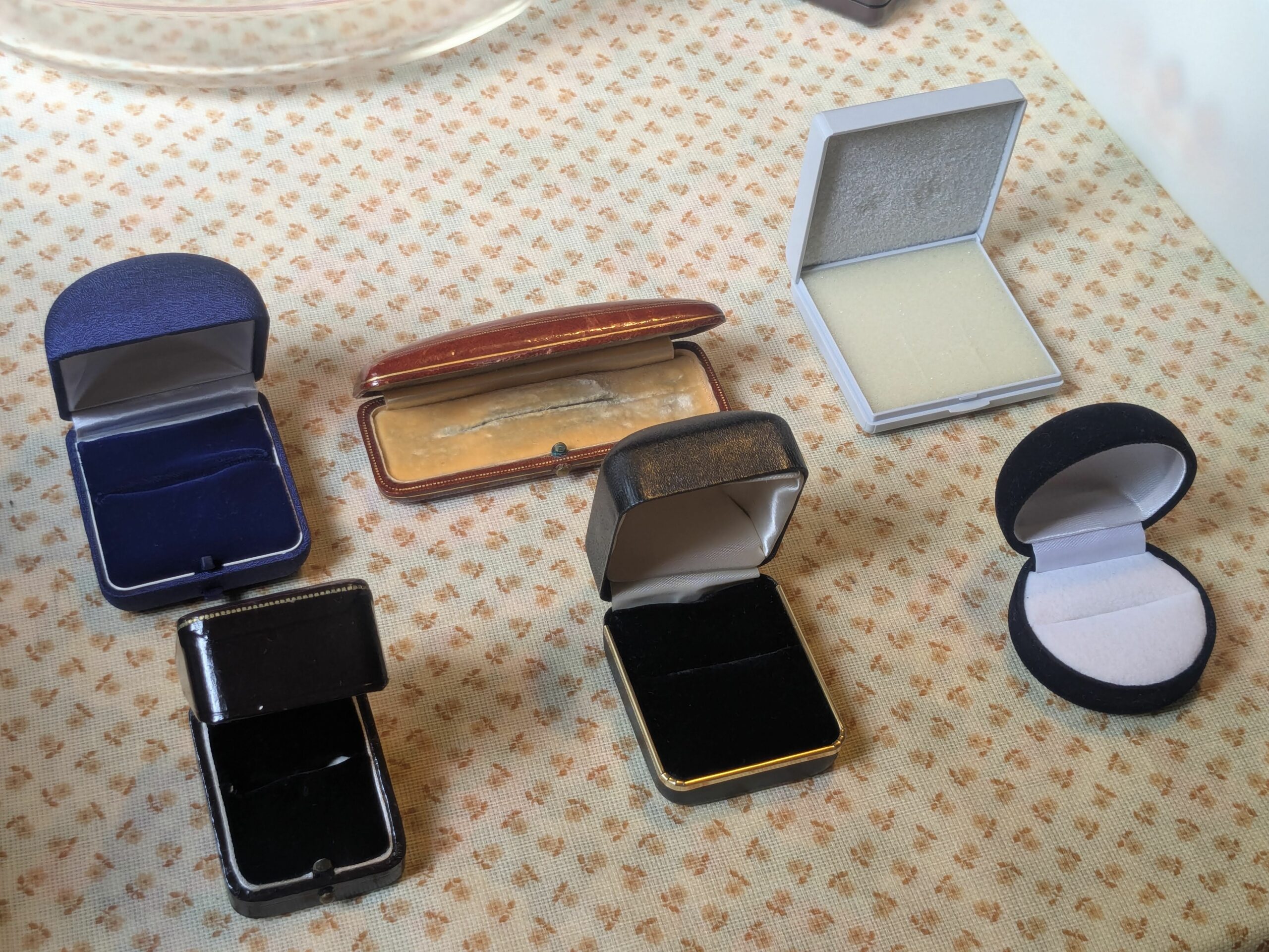 Poétique de la boîte à bijoux